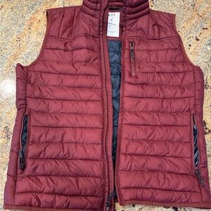 Men’s lightweight down vest , size M Maroon, Gap
